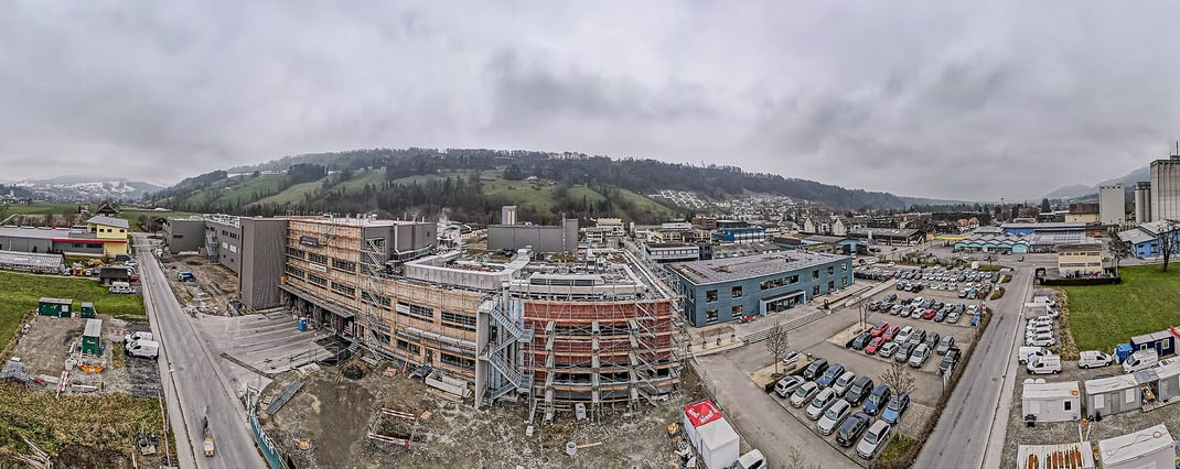 Hier entsteht eines der modernsten Backwaren-Produktionszentren der Schweiz: Baustelle "backhaus" der HUG FAMILIE in Malters