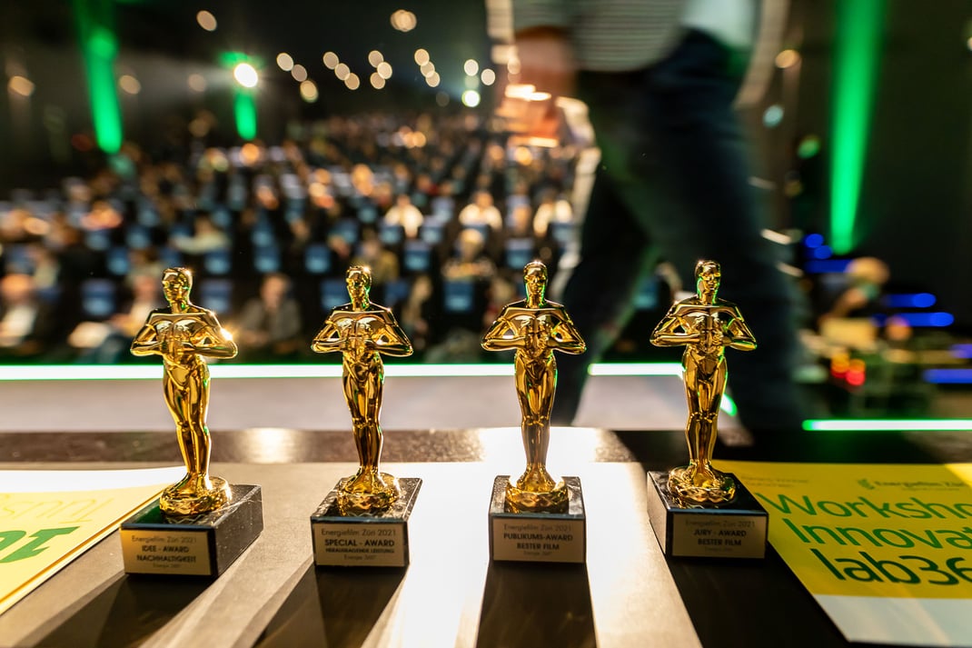 Die Oscars warten auf ihre Gewinner an der Award Night im Kino Abaton Zürich