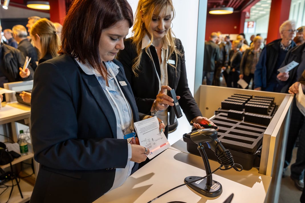 Check-in der Aktionäre (Validierung) und Abgabe der Abstimmungsgeräte