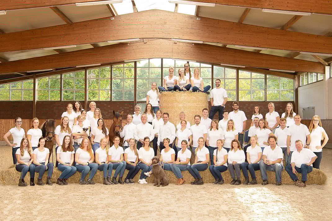 Gruppenfoto mit den Mitarbeitern der Pferdeklinik Bargteheide, fotografiert von Jürgen Müller Bargteheide / Stormarn