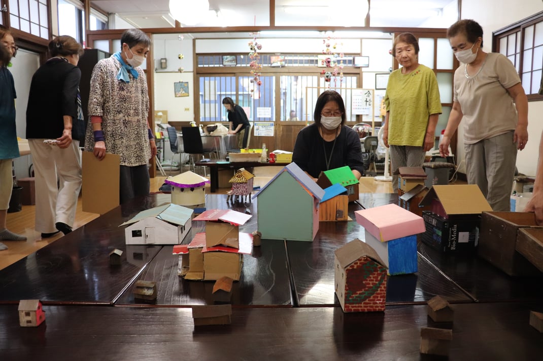 「スヰートホーム」を並べて鑑賞