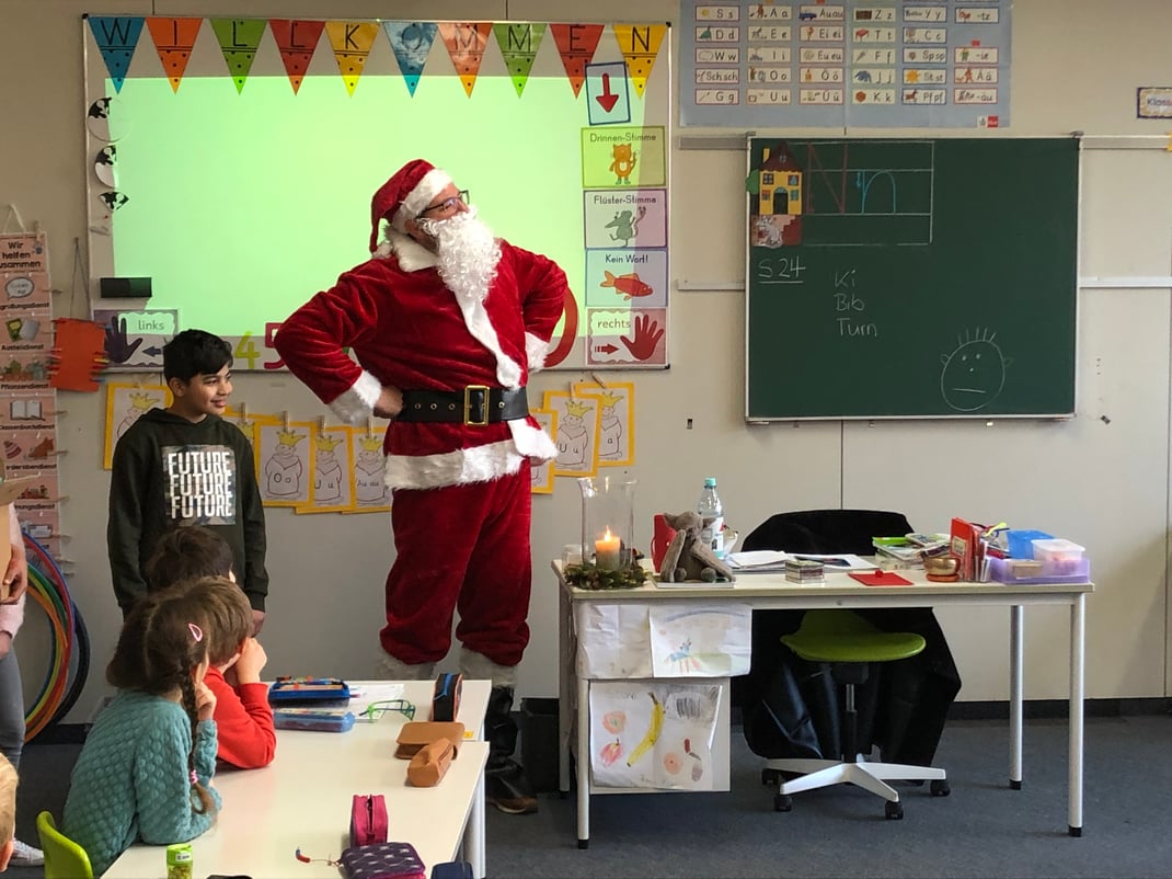Der Nikolaus an der Steinenbergschule in Stuttgart-Hedelfingen