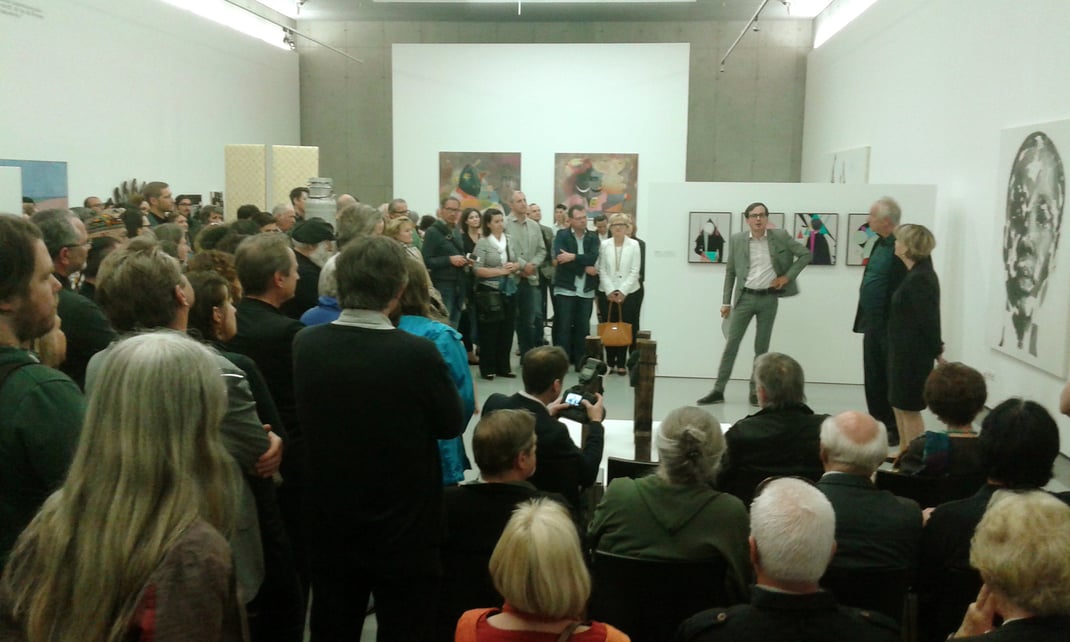 Schnappschuss Eröffnungsrede Günther Oberhollenzer von NACH PICASSO