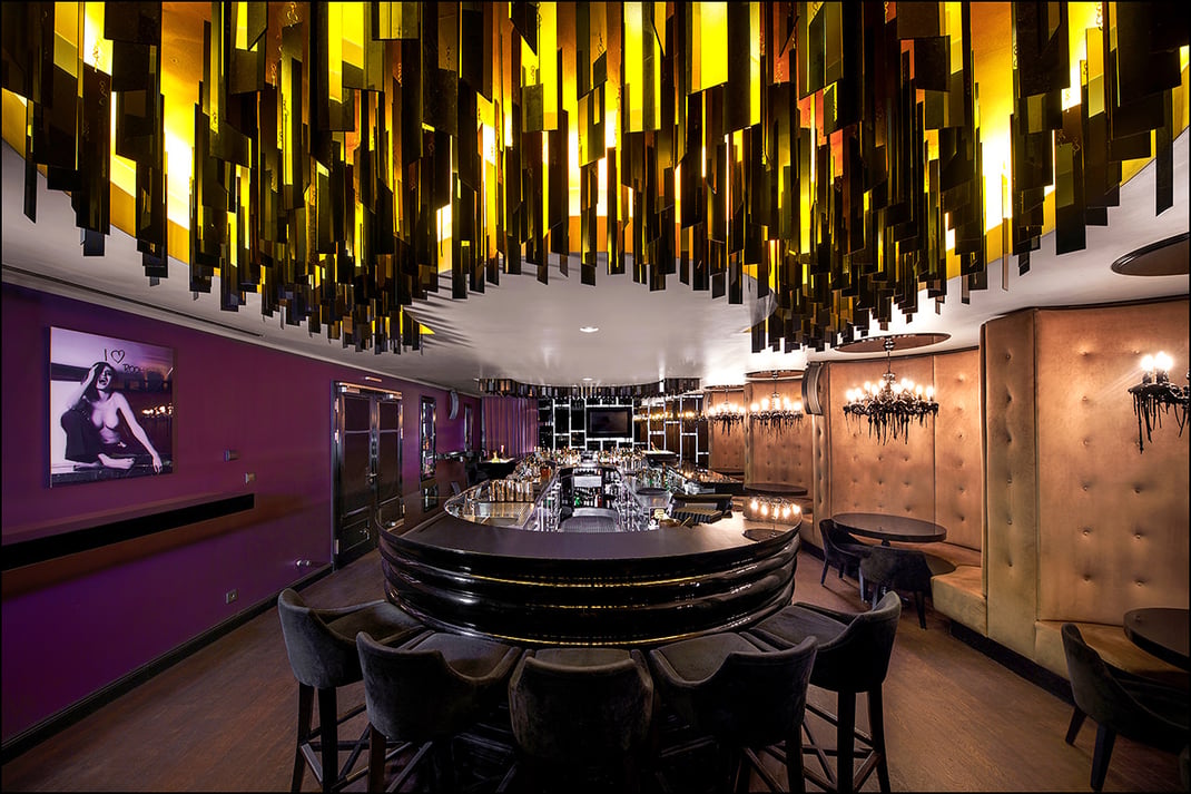 Gesamtaufnahme der Roomers Bar in Frankfurt