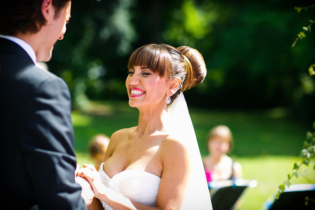 Emotionale Braut sagt JA