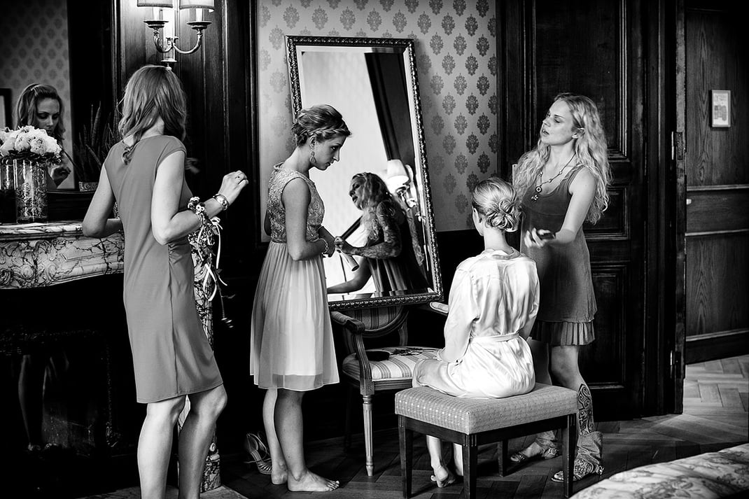 Braut mit Brautjungfern im Grand Deluxe Room