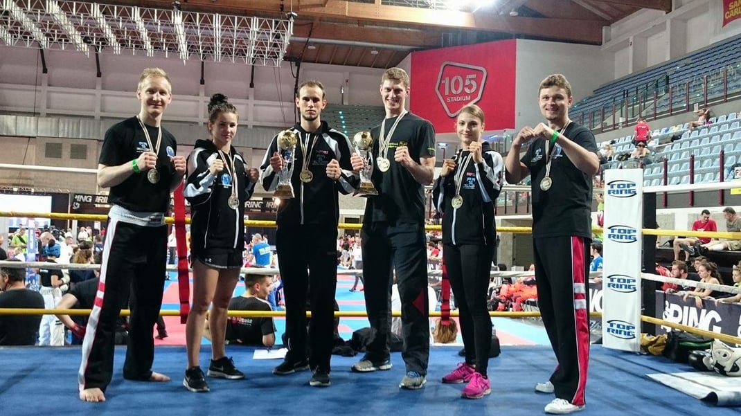 (Von links nach rechts) Valentin Kassarnig 3. Platz LC -79kg Lara Maier 2. Platz LC Junioren -55kg Nico Maier 1. Platz LC -89kg Roman Bründl (HSK Hopfgarten) 1. Platz PF -89kg und 2. Platz PF -94kg Sonja Stacher 3. Platz LC -60kg, 5. Platz LC und PF -55k