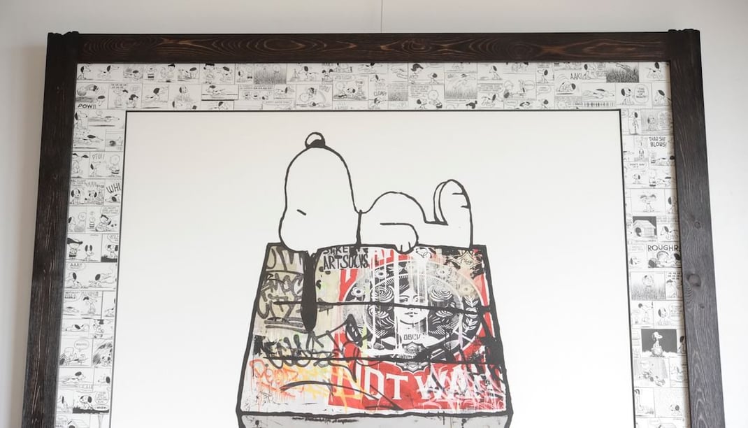 Supremeのポスターの額装画像２