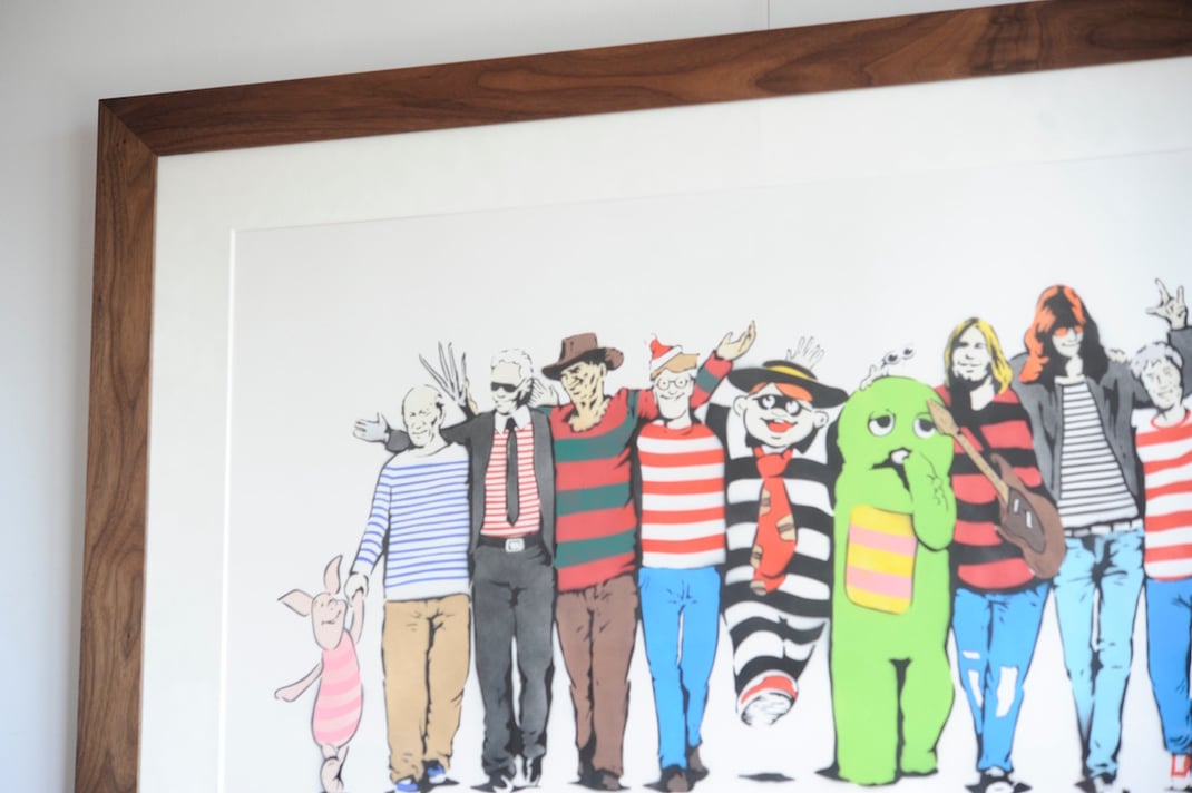 Supremeのポスターの額装画像２