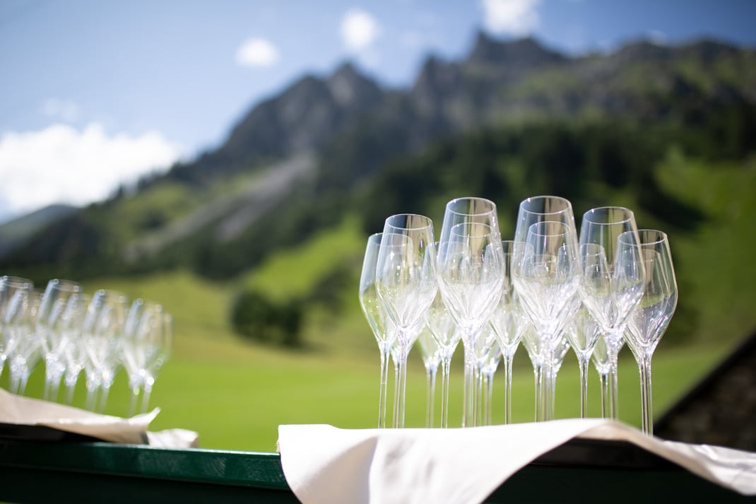 Hochzeit im Arlberg Stuben mit Blick auf den Flexenpass