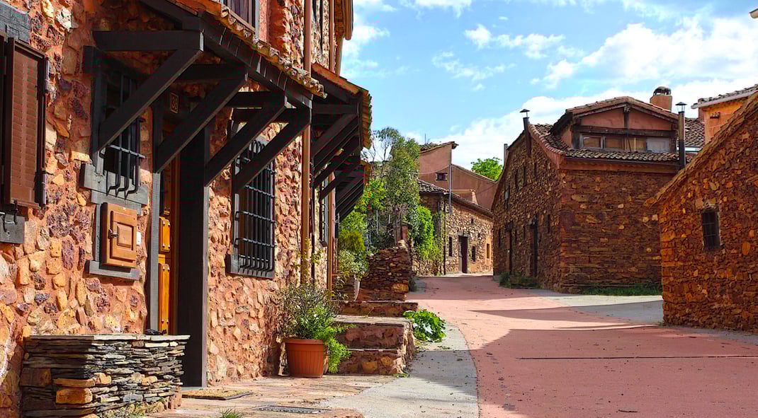 Plan 7: Pueblos rojos y negros