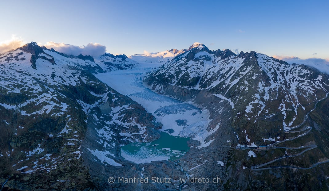 Der Rhonegletscher und die Furka-Passstrasse, Kanton Wallis, Schweiz, 20200529-PANO0001-2-7-Pano.