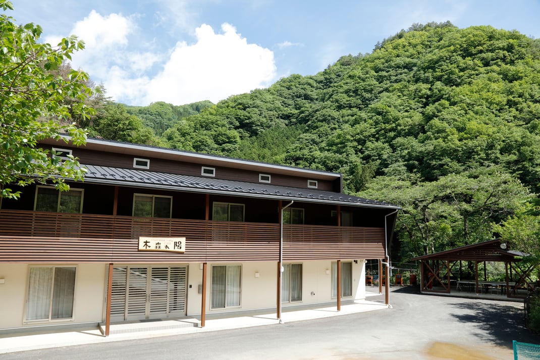 群馬県上野村 自然体験学習の家『木森れ陽（こもれび）』｜森林セラピーや環境学習の拠点｜よる森14周年記念の回