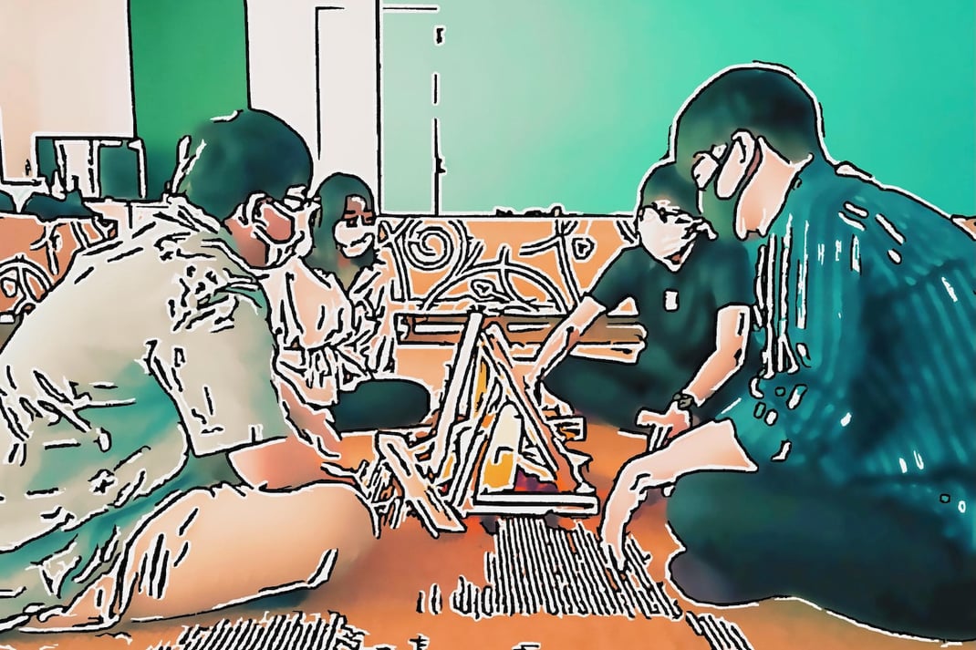 輪になって感じたことを共有する参加者たち ― 想いを言葉にするグループ共有の場