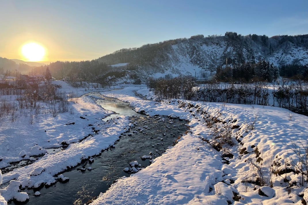 積雪とともに変わる沢の景色