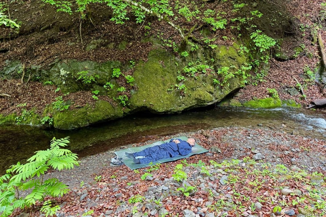 森に寝転ぶ一人時間