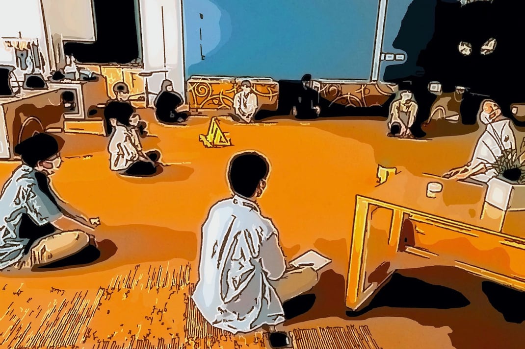 チームとして輪になって対話する場面 ― 職場の連帯感と共感を育む企業研修セッション