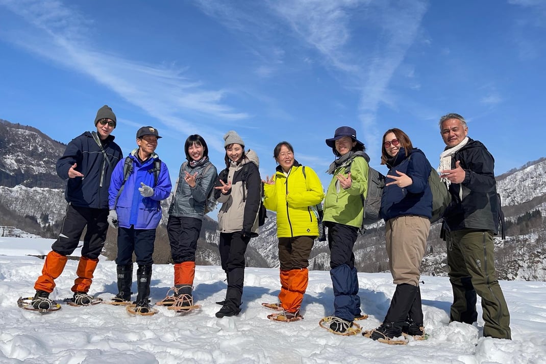 棚田のご主人と一緒にYORUMORIポーズ!?