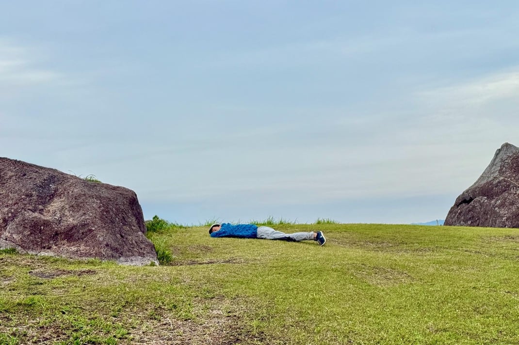 丘の上の大地にて