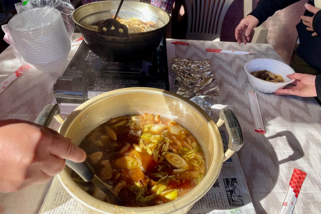 採りたて野菜と、ジビエ（熊肉）のお鍋