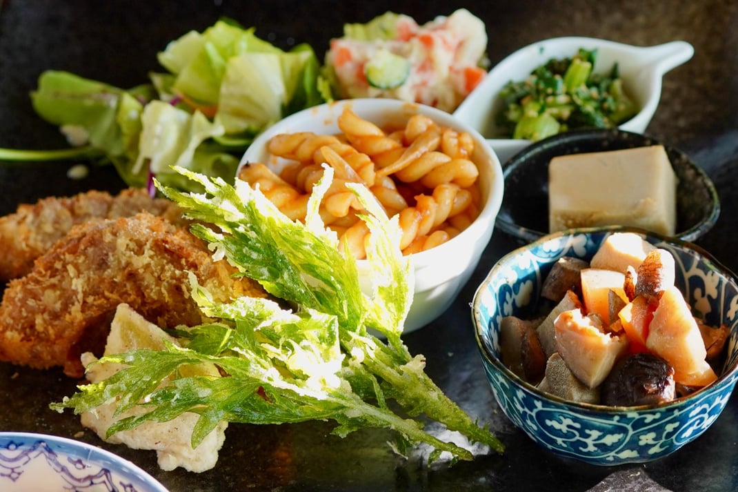 現地でいただいたマクロビオティックのお食事