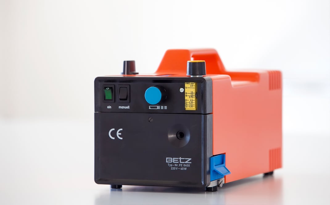 Crimptechnik Abisolierbox Lohnfertigung CNC Sondermaschinenbau Technische Feedern Crimpen Kurt Betz GmbH Frontplatten Automatisierung Produktion