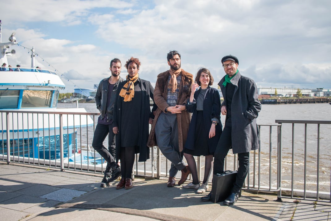 group,photo,hamburg,harbour,hafen,landungsbruecken