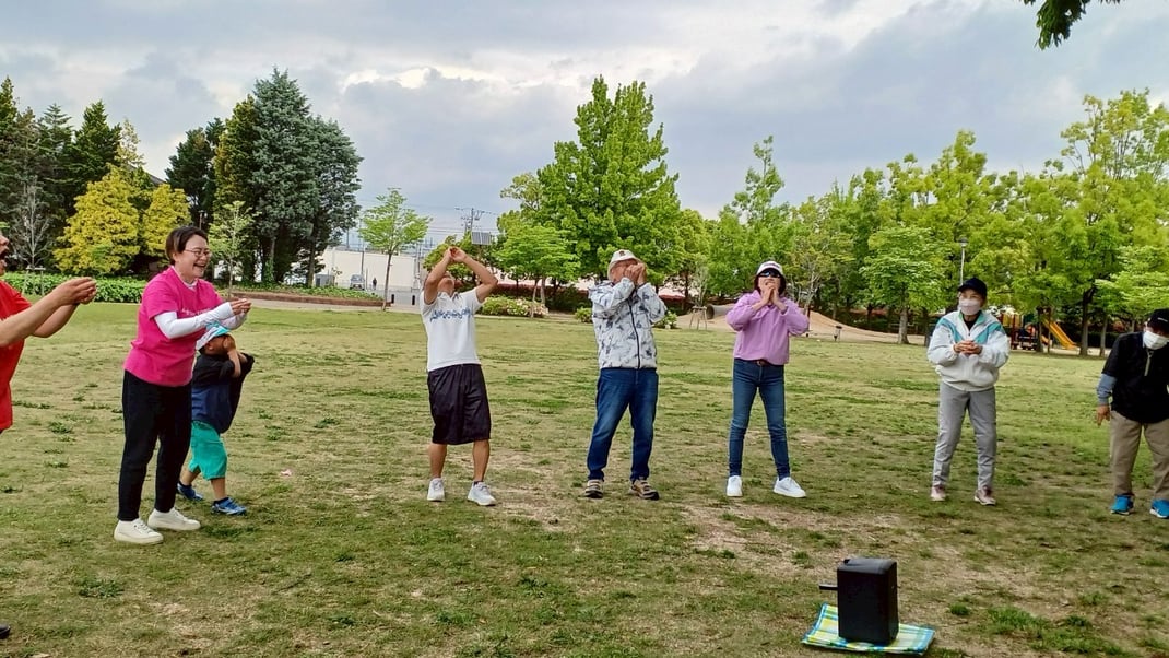 松阪市鈴の森公園笑いヨガ