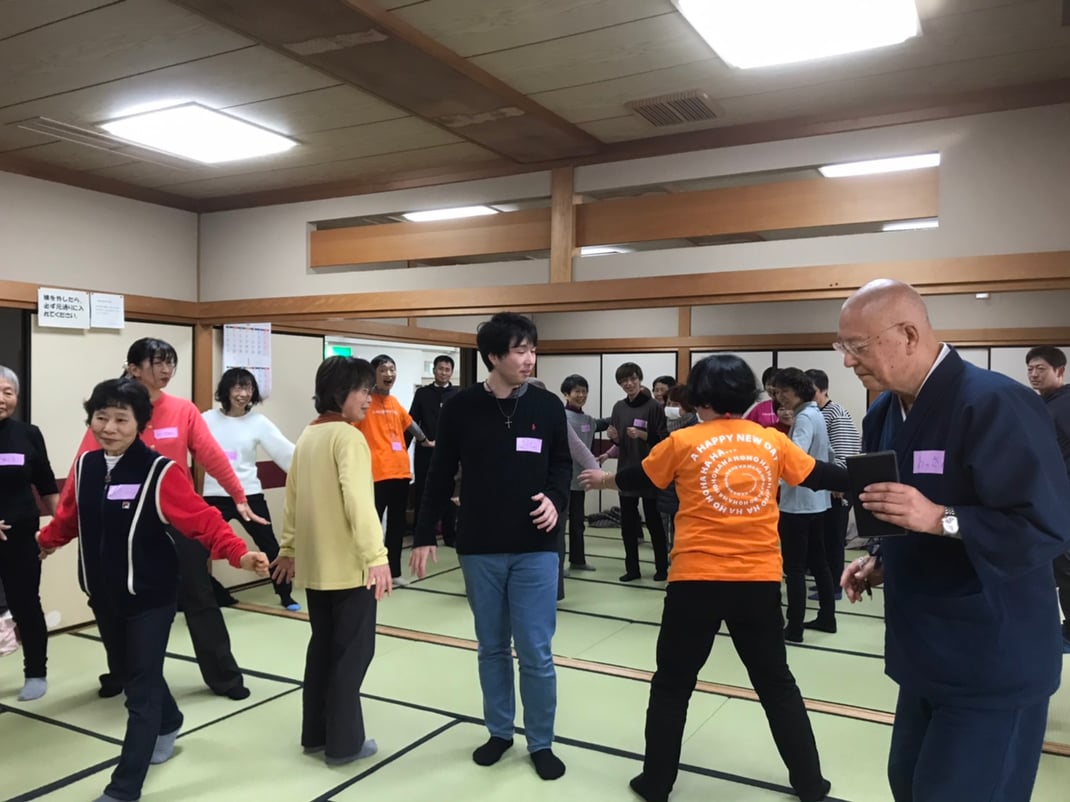 玉城町市民健康講座　笑いヨガ