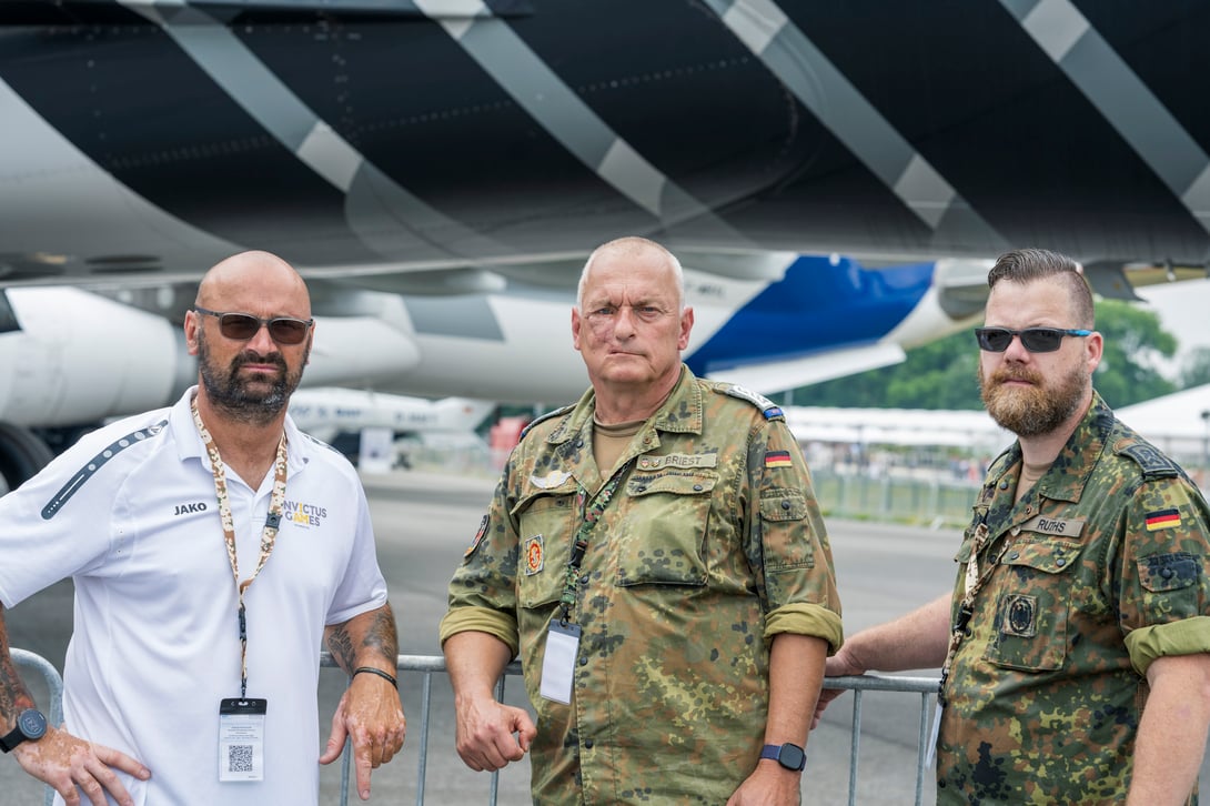 Andreas Rückewoldt, Jens Ruths und Meik Briest auf Fotospaziergang auf der ILA