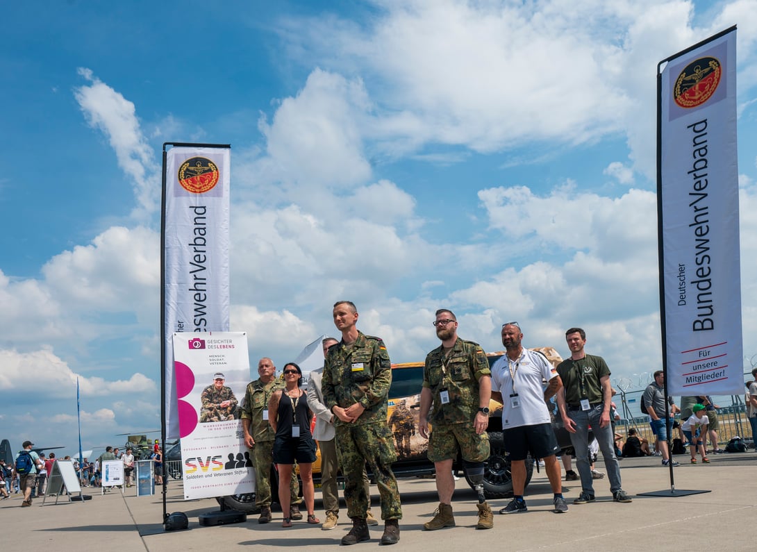 Marcel Bohnert, Meik Briest, Andreas Rückewoldt und seine Lebenspartnerin, Jens Ruths, Markus Burghard