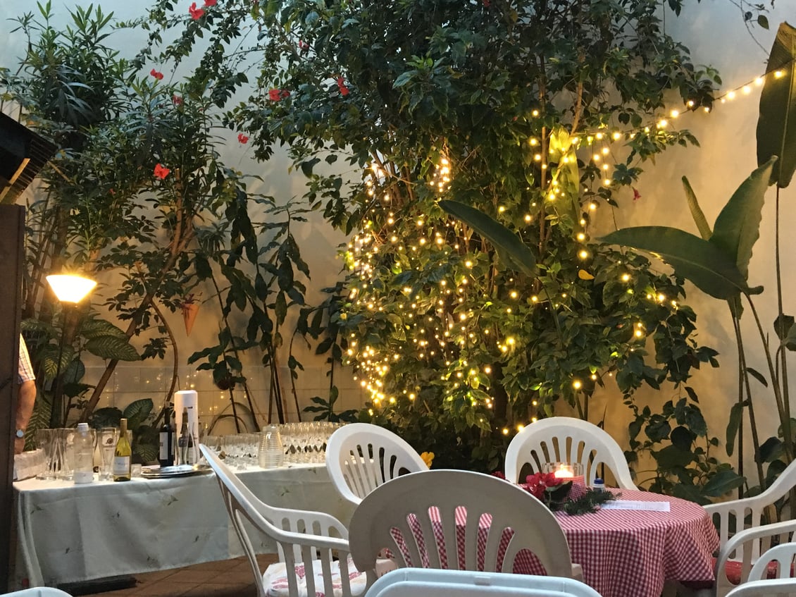Himmel & Erde: Jeden ersten Samstag im Monat gleichen die Räumlichkeiten der Kirche in jener Nacht einem Restaurant.