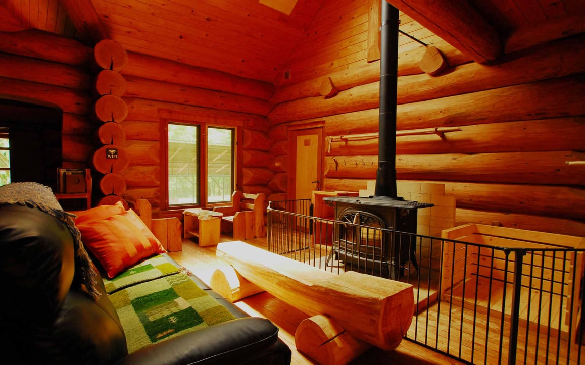 極太丸太を使ったログハウスのリビング