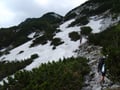 Nach wenigen Metern des bergauf und bergab wanderns trafen wir auch schon auf die ersten Schneefelder dieser Tour.