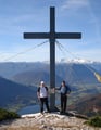 Wir beim Gipfelkreuz