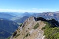 … mit wunderbarem Blick ins Ennstal, zum Dachstein, Grimming, und  …