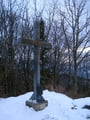 Das eiserne Gipfelkreuz des 1095m hohen Hirschwaldstein.