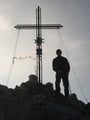 ... nicht bei mir gehabt, ich hätte hier wahrscheinlich w.o. gegeben. Aber ich habs geschafft ! Mit stolzer Brust mein Gipfelkreuzfoto.
