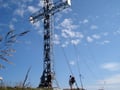 Nochmals ein nettes Bild vom ca. 10 m hohen Gipfelkreuz, bevor wir ...