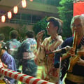 2007年　浦安市納涼盆踊り大会　「浦安音頭」の生演奏で、踊りの会場は盛り上がった