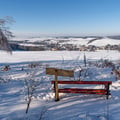 Winterlandschaft auf Richters Berg bei Neustadt, Blick nach Polenz.