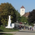 Marktplatz mit Kriegerdenkmal und Stadtpfarrkirche