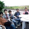 ぐうぇん ●バンド紹介 写真に写ってるのは６月に佐渡ツア－をしたときのものです。 メンバ－４人のほかに、もうひとり写ってるのは バンド名を拝借させていただいた「Gwen.Onohara」っていう一応、おんなのこです(^0_0^) ●メッセージ ことしは「せ」に出させていただきます。よろしくですm(__)m
