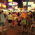Das Backpacker-Mekka in Bangkok: Die Khaosan Road