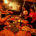 Buffet am Night Market in Luang Prabang: Ein prall gefüllter Teller für 1.-