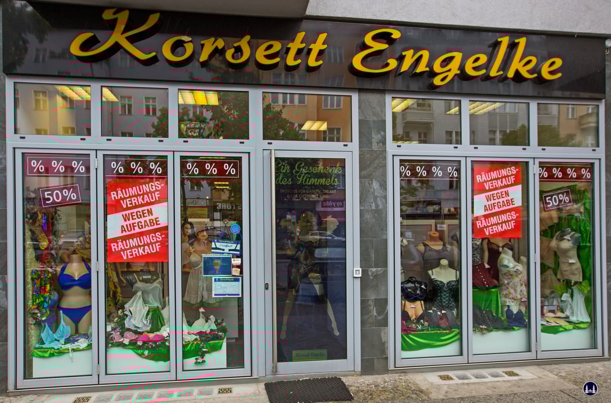 Korsett Engelke in der Berliner Kantstraße. Blick auf die Schaufensterfront.