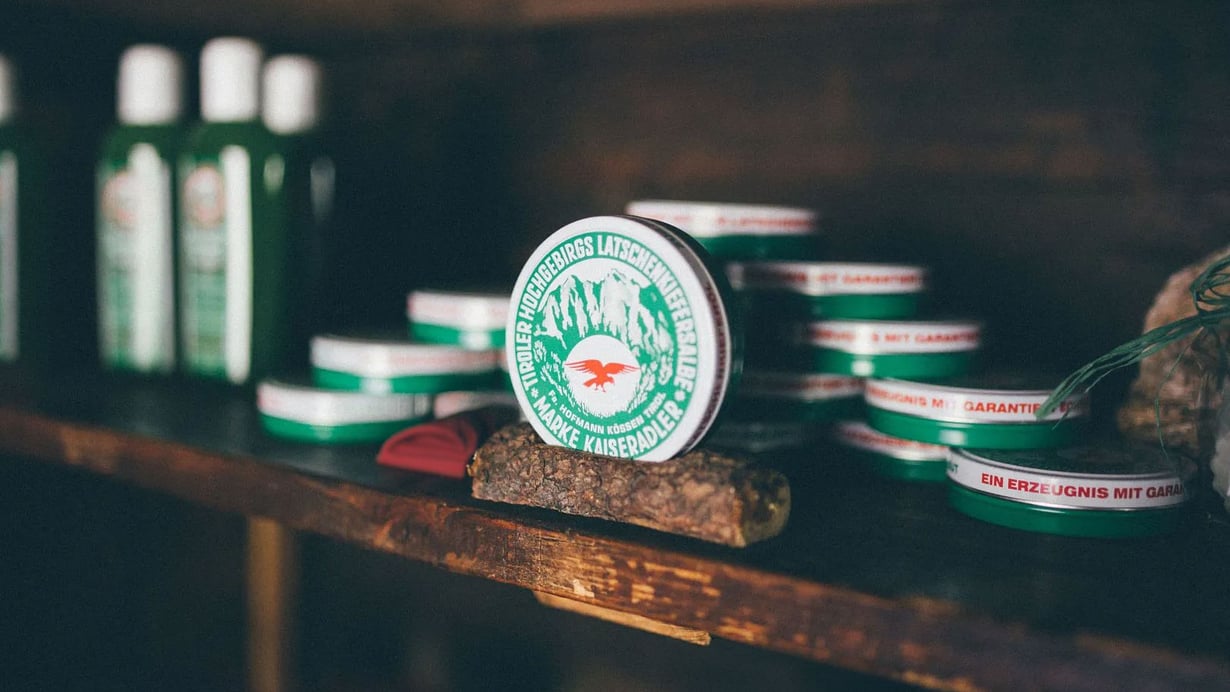 Die reine Kraft der Hochgebirgslatschenkiefer mit unserem ätherischen Öl