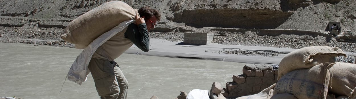 Thomas Zwahlen, Ladakh, Himalaya, Himalaya Tours, Hilfsprojekt, Überschwemmungen Ladakh, Nomadenschule, Schuhsammlung Nepal