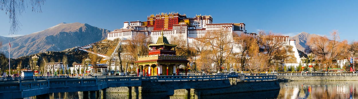 Potala-Palast in Lhasa während der Himalaya-Reise Herbst in Tibet