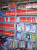 先輩たちの血と汗と涙、赤本がズラリ！